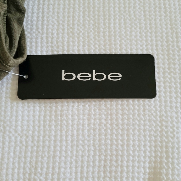 bebe Ivy Green💚 Top w/Cutout✂️ Sleeve Detail-NWT - Picture 7 of 14